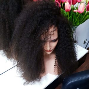 Monika – Peruka naturalna długa kręcone włosy 60cm
