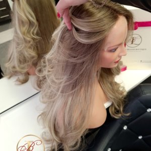 Alessia – Peruka naturalna długa rozświetlone końcówki Slavic hair